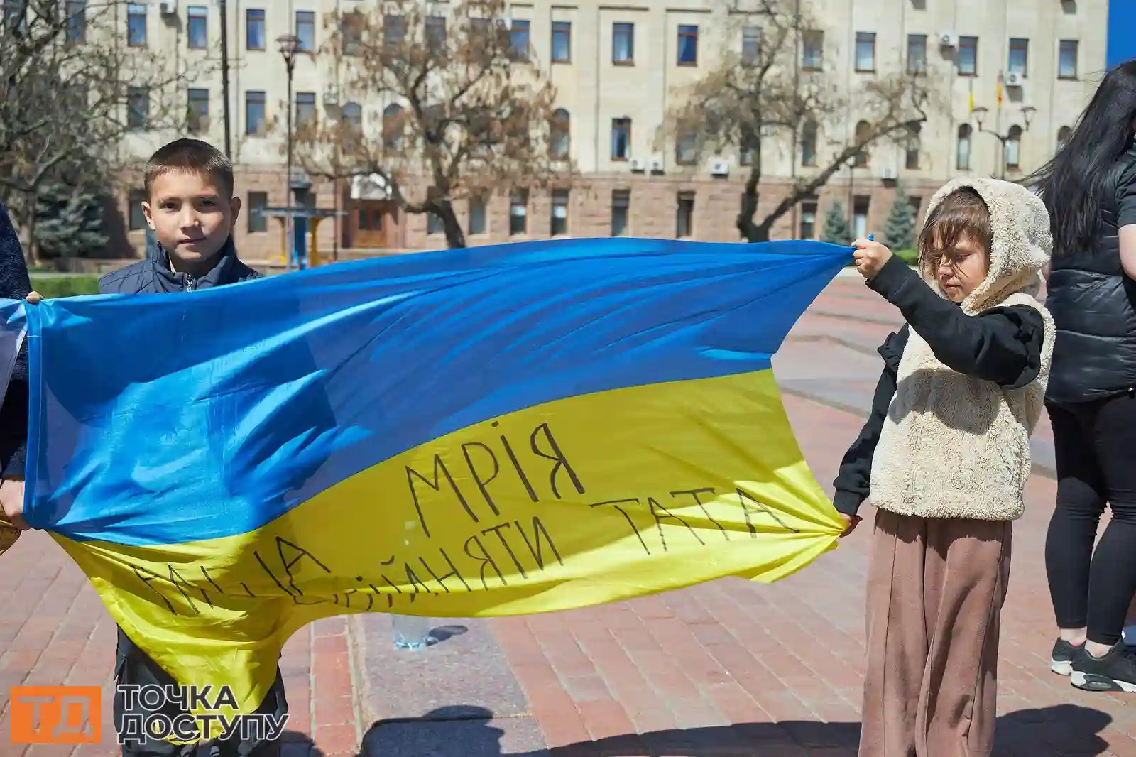 У центрі Кропивницького пройшла традиційна акція заради підтримки тих, хто досі у ворожому полоні або безвісти.