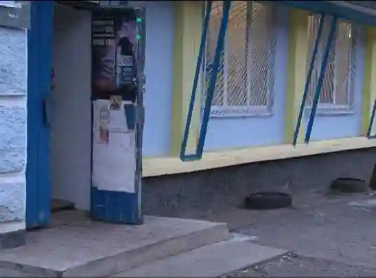 Двоє озброєних чоловіків у масках пограбували магазин на Кіровоградщині (ФОТО) фото 1